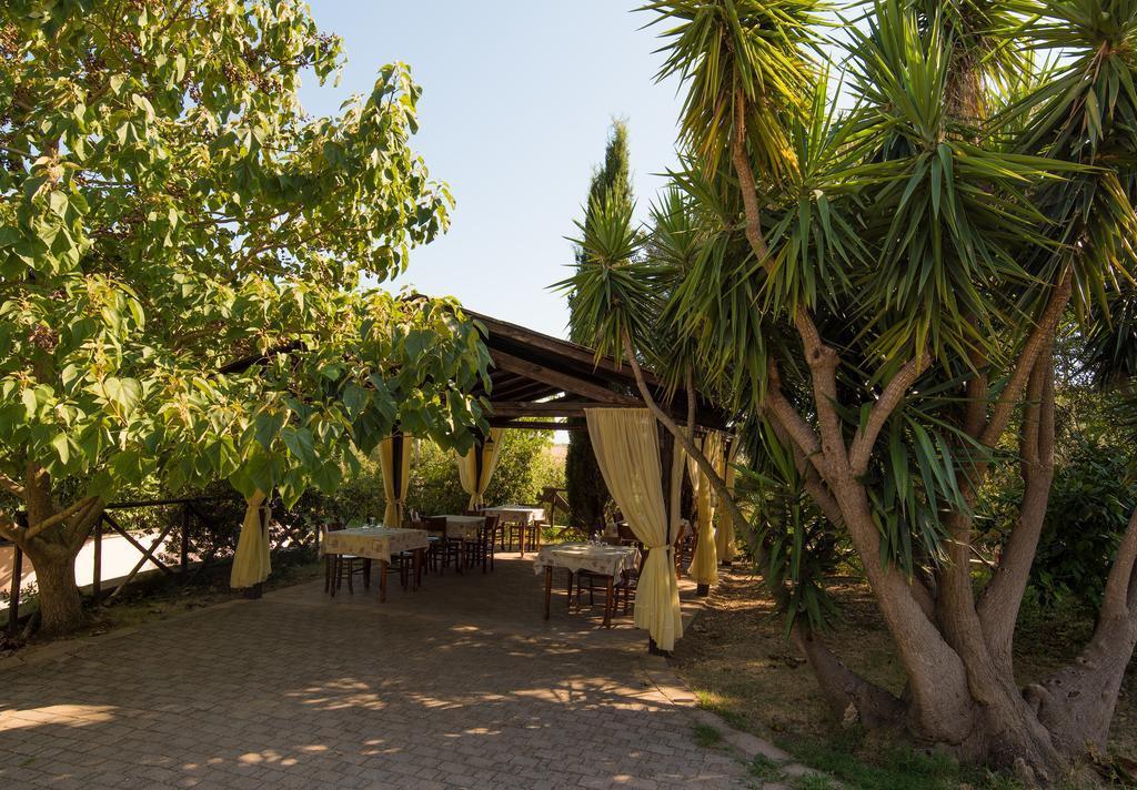 B&B Corte Degli Struzzi ペーシャ・ロマーナ エクステリア 写真